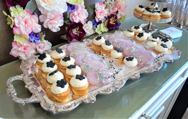 Silver Plated Trays are perfect for hold cupcakes or favors. Vintage Party Rentals by Royal Table Settings
