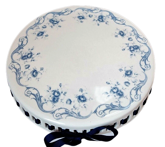 Ribbon Pierced Porcelain Pedestal Cake Stands