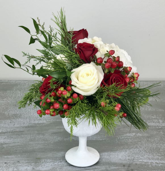 Milk Glass Vases for Rent by Royal Table Settings. Rent Milk Glass Vases for high tea, baby showers, and wedding showers. Milk Glass Party Rental Chicago, Lake Geneva Wisconsin, Twin Lakes Wisconsin, Barrington, Lake Forest.