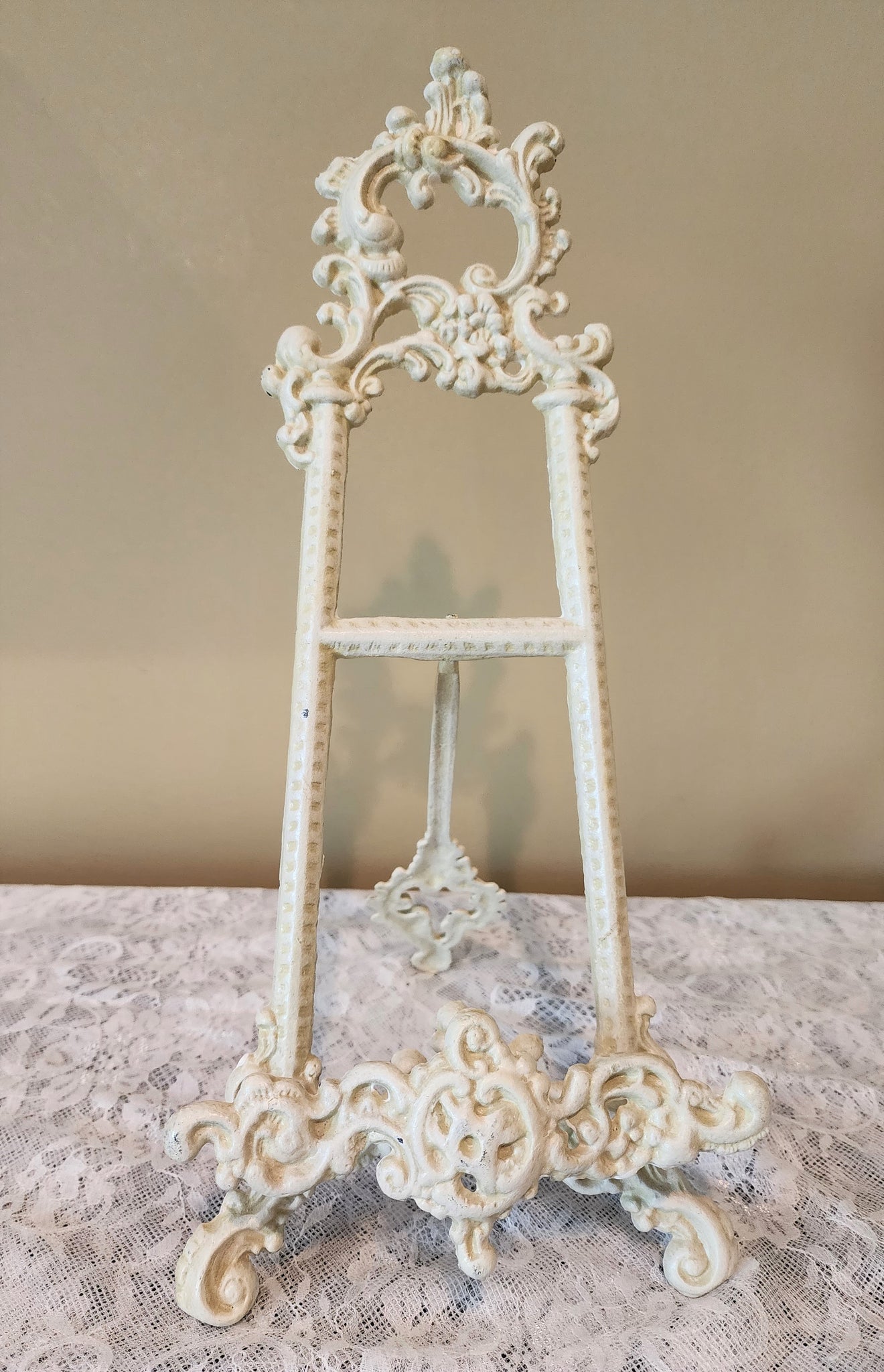 Tabletop Easel Party Rentals for Wedding, Mitzvah , birthday party and more. Party Rentals by Royal Table Settings.