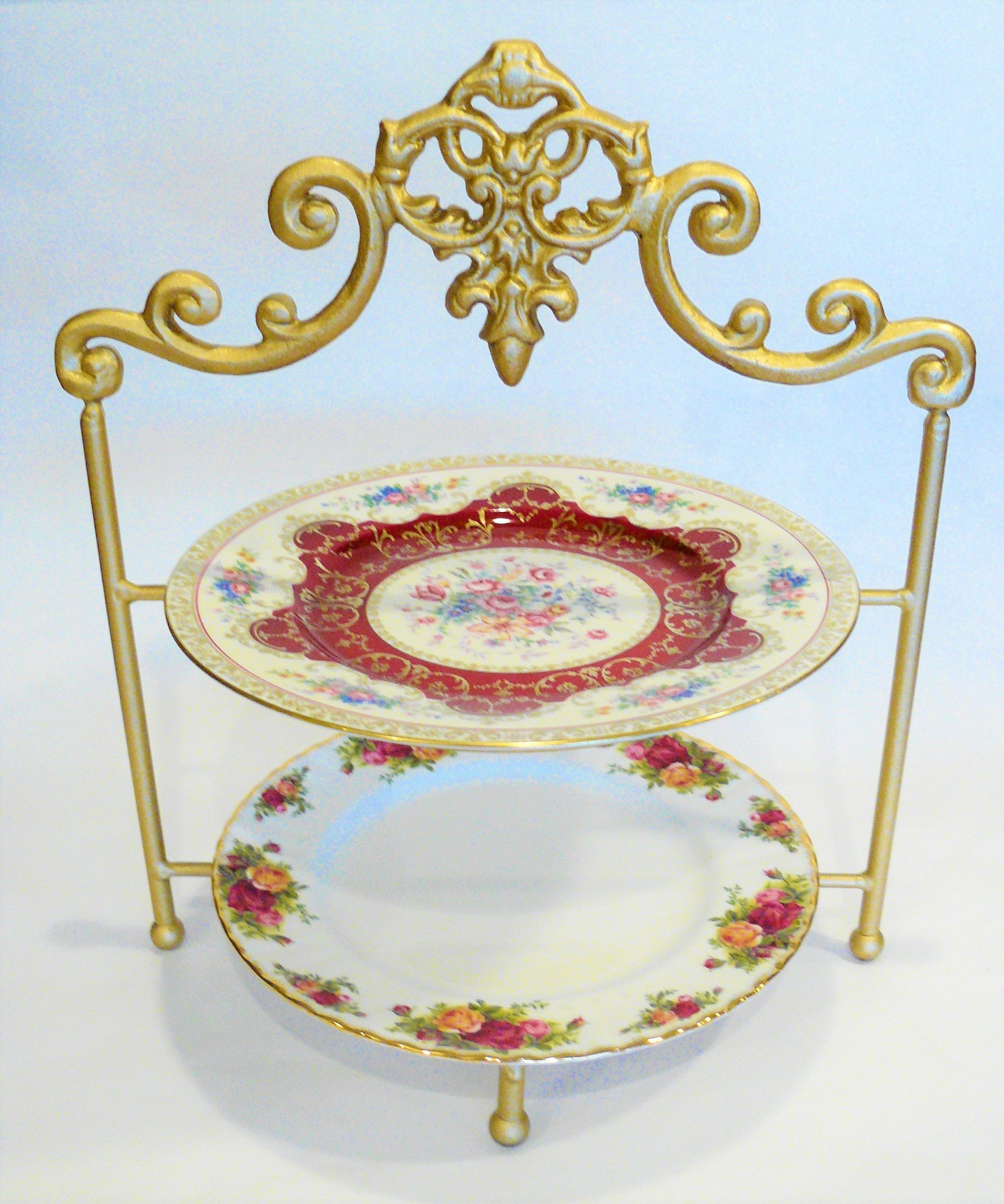 Support à Gâteaux 3 Niveaux Personnalisé - Assiettes Vintage Peintes à La Main - Style Tea Party