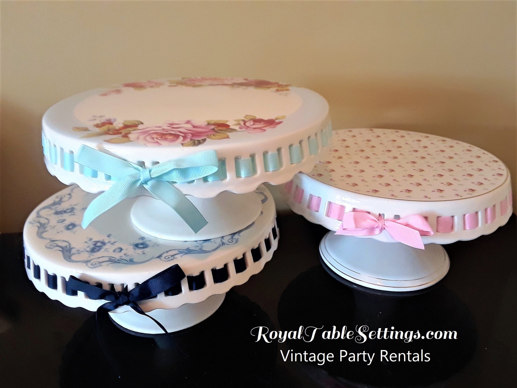 Ribbon Pierced Porcelain Pedestal Cake Stands
