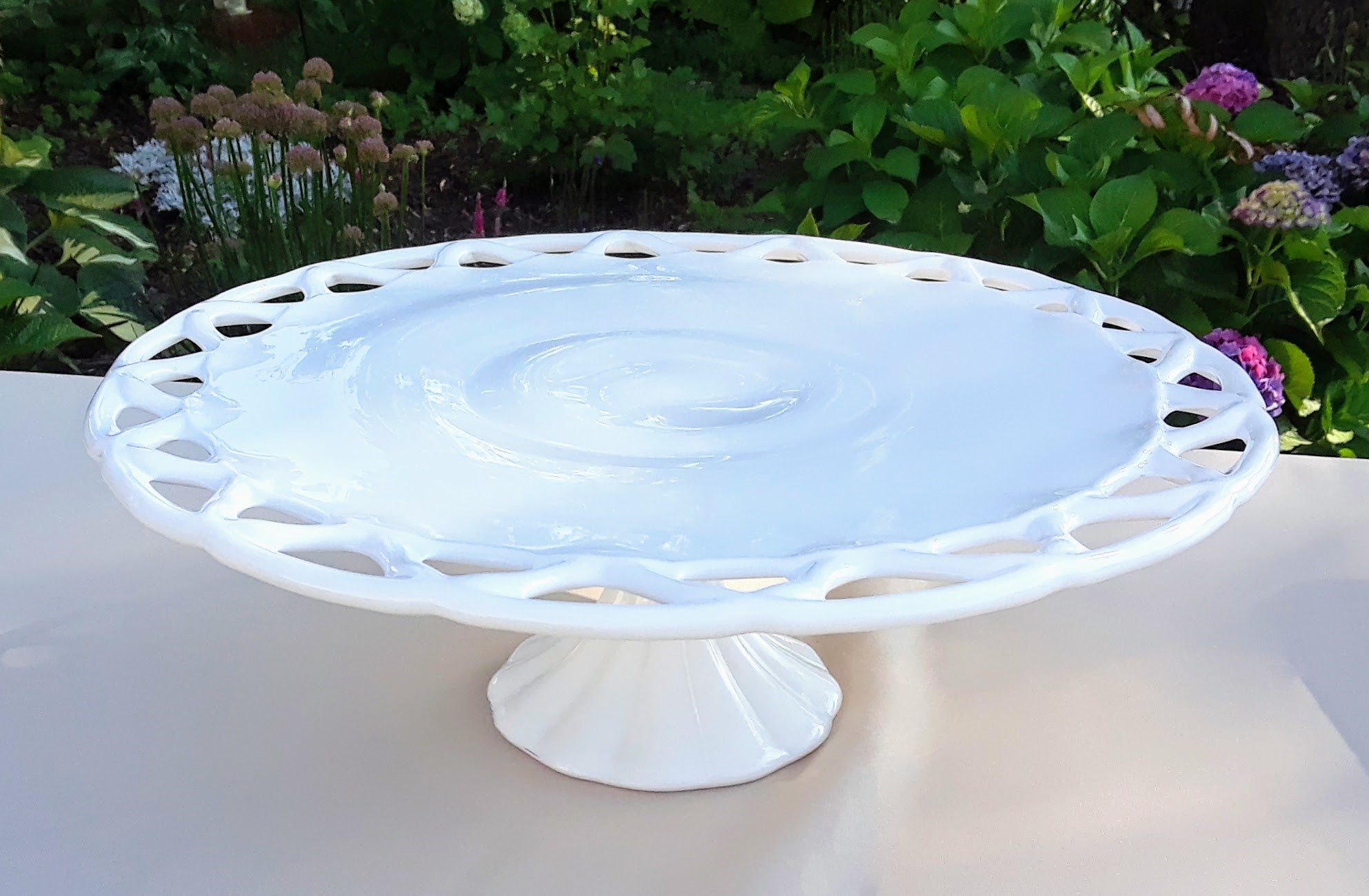 X-Large - Round white Glass Lace Cake Stand